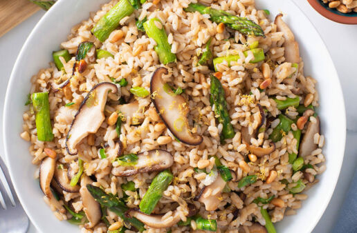 Pilaf de arroz integral con hongos shiitake y piñones