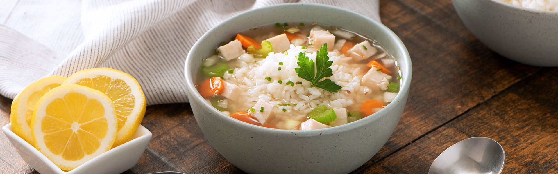 Sopa casera de arroz y pollo