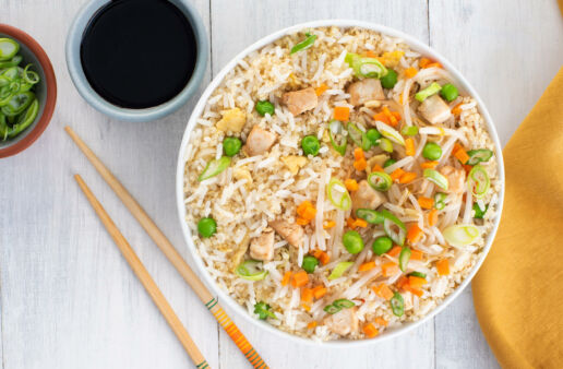 Stir fry de arroz y quinoa con pollo y verduras