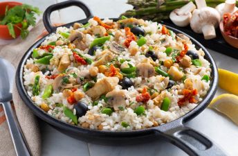 vegetarian-paella-with-mushrooms-and-olives