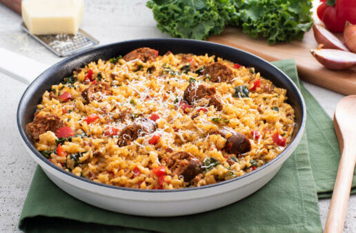 Bowl with baked jambalaya risotto and kale