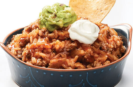 Dip de Enchilada de carne y arroz con guacamole y crema agria