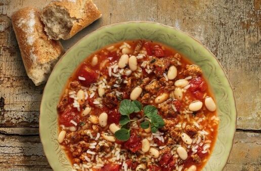 Bowl de Sopa Toscana con alubias, salchicha y arroz