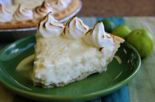 Tarta de arroz cremoso con sabor a lima y merengue