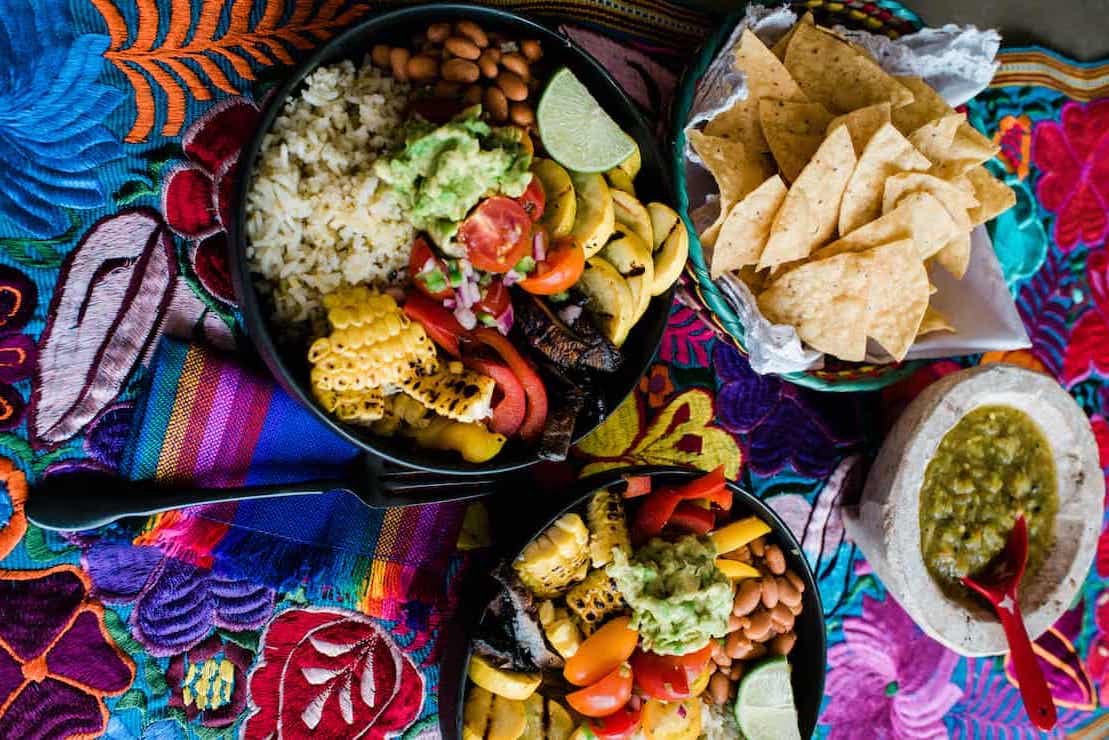 Burrito rice bowl con vegetales asados