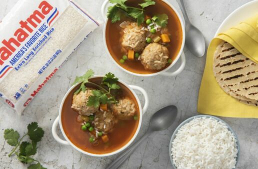 Chicken-albondigas-with-white-rice-and-soft-tortillas