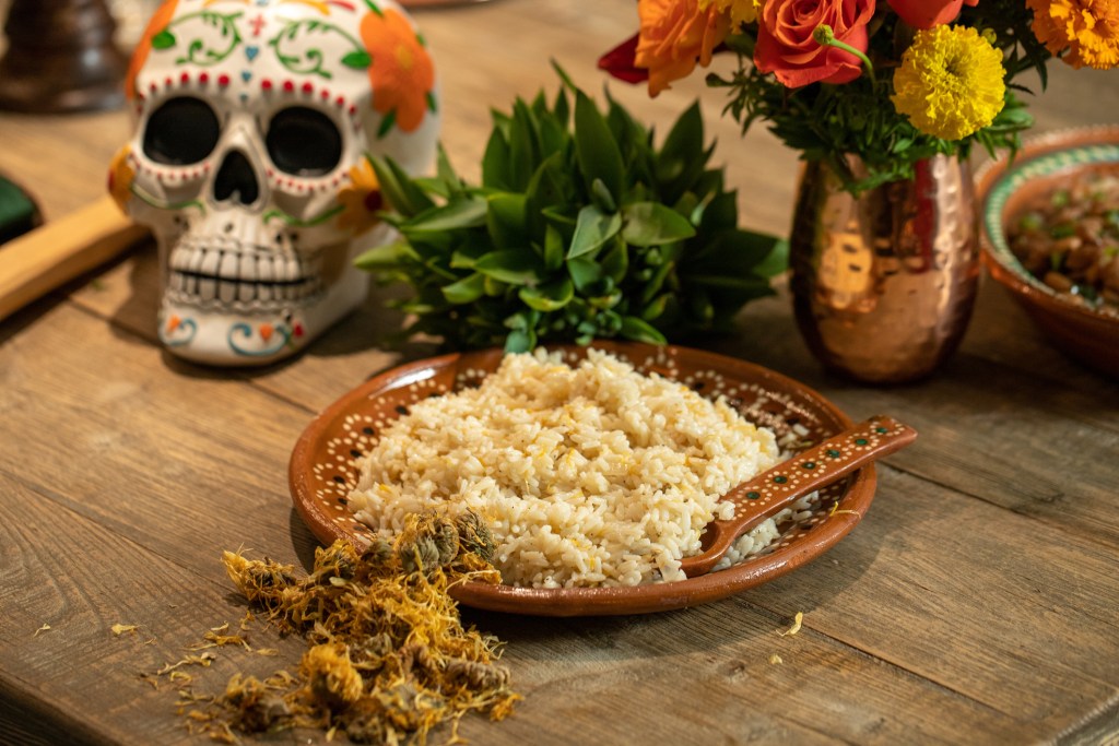 Arroz cremoso con cempasúchil