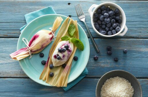 Sweet-rice-tamales-with-blueberries-and-cream-cheese