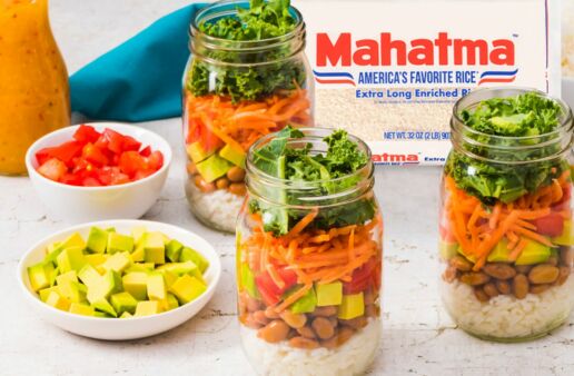 white-rice-salad-in-a-mason-jar-with-pinto-beans-avocado-tomatoes-carrots-kale-and-Italian-dressing